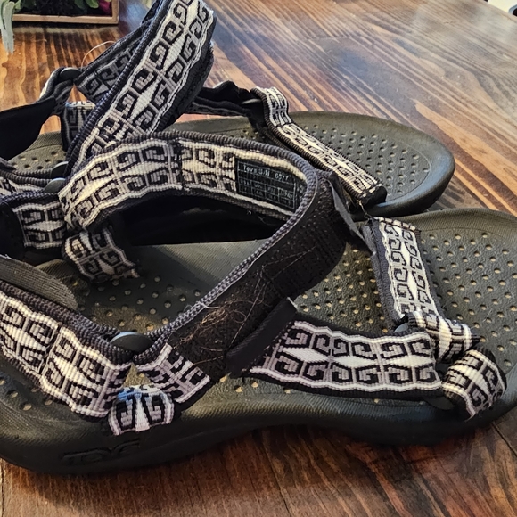 Teva Sandals 8 - Picture 1 of 4